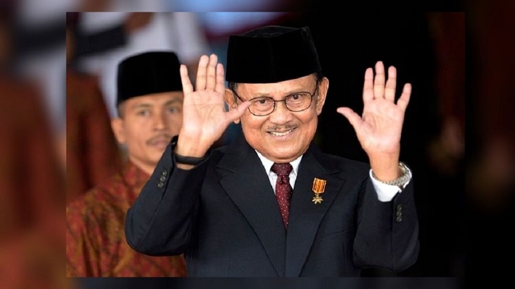 Biografi BJ Habibie: BJ Habibie Melepas Jabatan Presiden