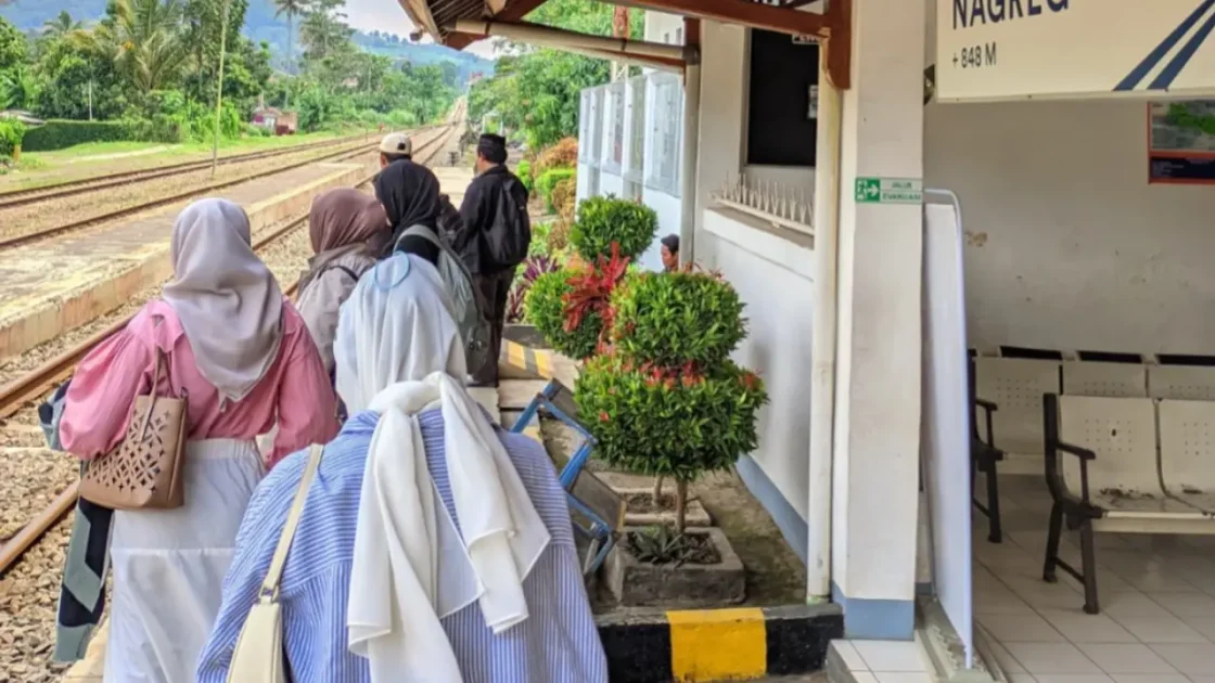 10 Stasiun Kereta Api Tertinggi di Indonesia yang Masih Aktif