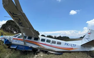 Pesawat Asian One Tergelincir di Bandara Bilorai Papua