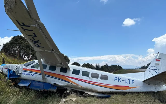 Pesawat Asian One Tergelincir di Bandara Bilorai Papua