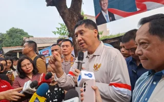 Maruarar Sirait Bedah Rumah Warga Desil I di Kampung Ambon