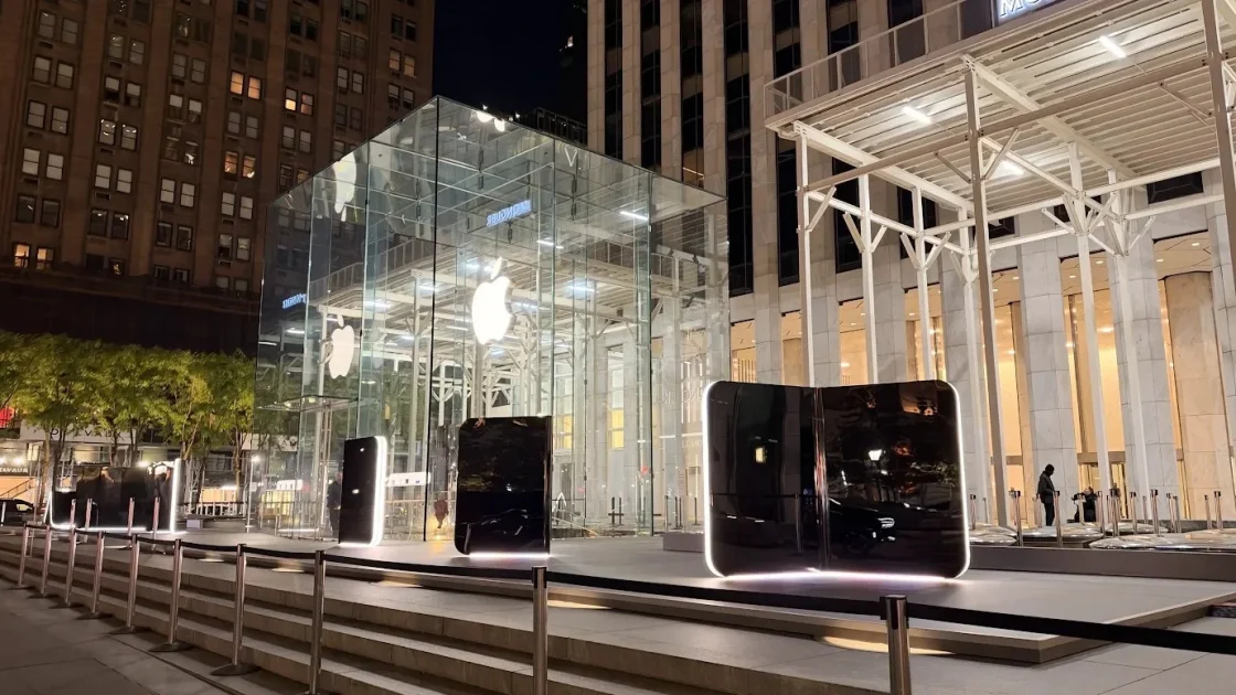 iPhone Duo Langsung Ludes dalam Hitungan Menit di Toko Apple