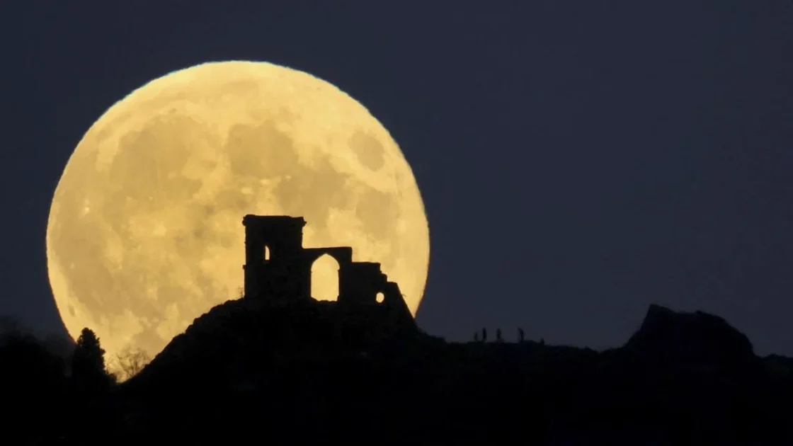 Asal-Usul Nama Hunter Moon yang Hiasi Langit Indonesia