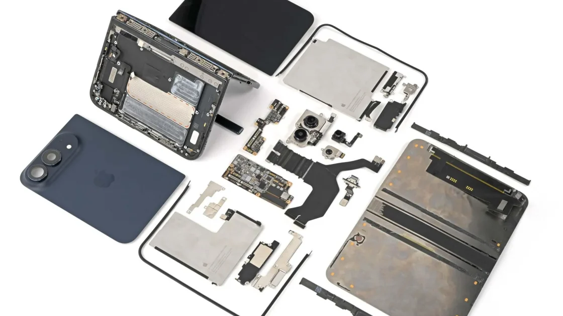 iFixit Bongkar iPhone Duo, Ungkap Misteri Layar dan Engsel