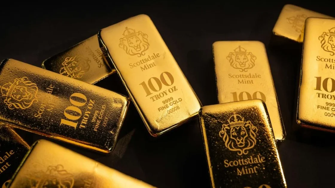 Harga Emas Dunia Anjlok, Pekan Depan Diramal Makin Tertekan
