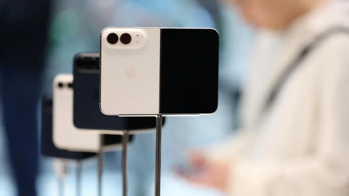 Masalah Engsel iPhone Duo: Layar Patah dan Cacat Desain
