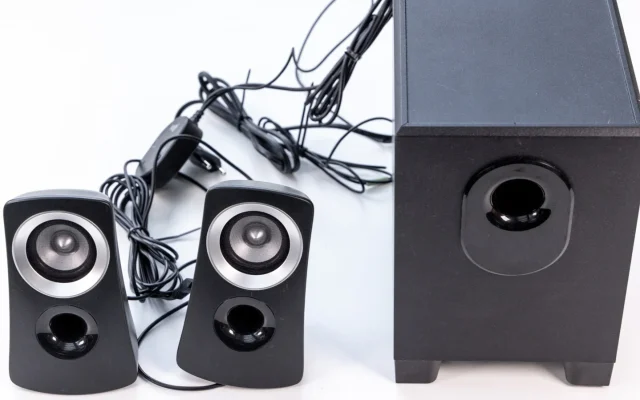 Cara Memanfaatkan Speaker Lama untuk TV Anda
