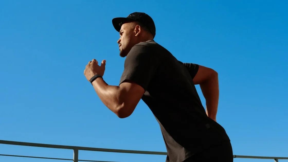 Fitbit Air vs Whoop: Mana Pelacak Kebugaran Terbaik?