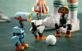 Mainan Natal Terpopuler? CEO Nvidia Mainkan Robot Bebek